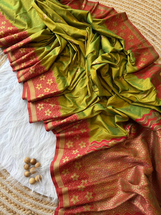 elegance with this exquisite Banarasi weaving silk saree