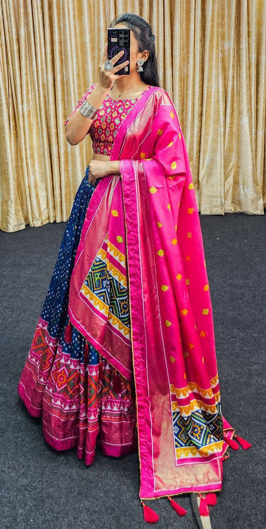 Soyez magnifique dans ce magnifique ensemble lehenga blanc cassé