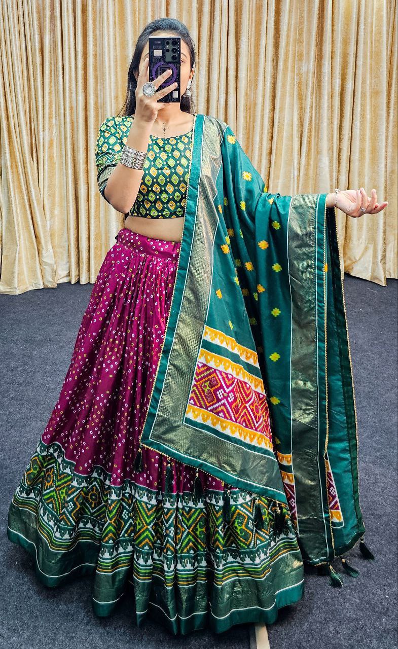 Soyez magnifique dans ce magnifique ensemble lehenga blanc cassé