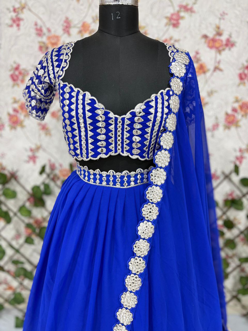 NEUES DREITEILIGES WESTERN-OUTFIT FÜR DIE TRENDIGE HOCHZEITSSAISON