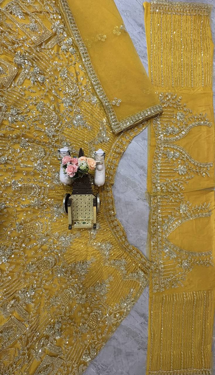 Einführung eines 4 Meter ausgestellten Coding Sequins Work Lehenga
