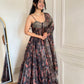 Sehen Sie umwerfend aus in diesem wunderschönen cremefarbenen Lehenga-Set