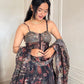 Sehen Sie umwerfend aus in diesem wunderschönen cremefarbenen Lehenga-Set
