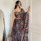 Sehen Sie umwerfend aus in diesem wunderschönen cremefarbenen Lehenga-Set