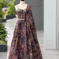 Sehen Sie umwerfend aus in diesem wunderschönen cremefarbenen Lehenga-Set