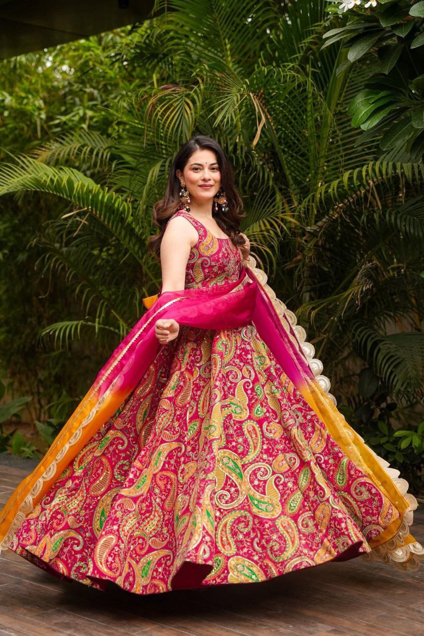 Präsentation des exklusiven Anarkali-Shooting-Designs