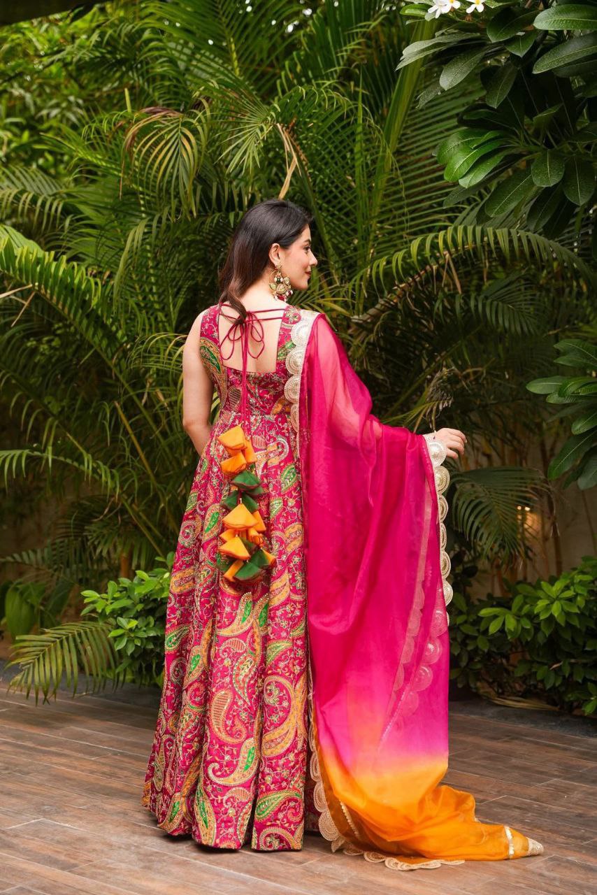 Präsentation des exklusiven Anarkali-Shooting-Designs