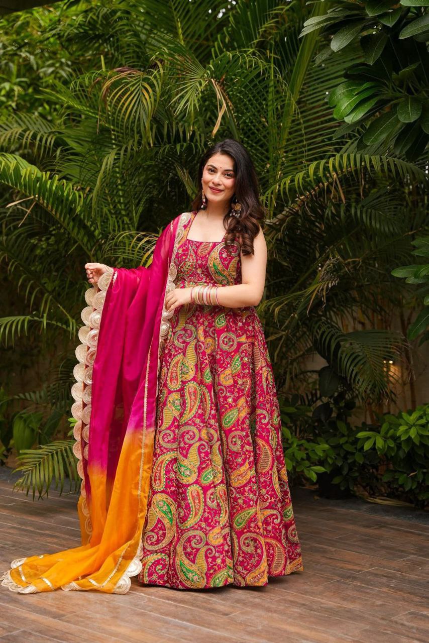 Präsentation des exklusiven Anarkali-Shooting-Designs