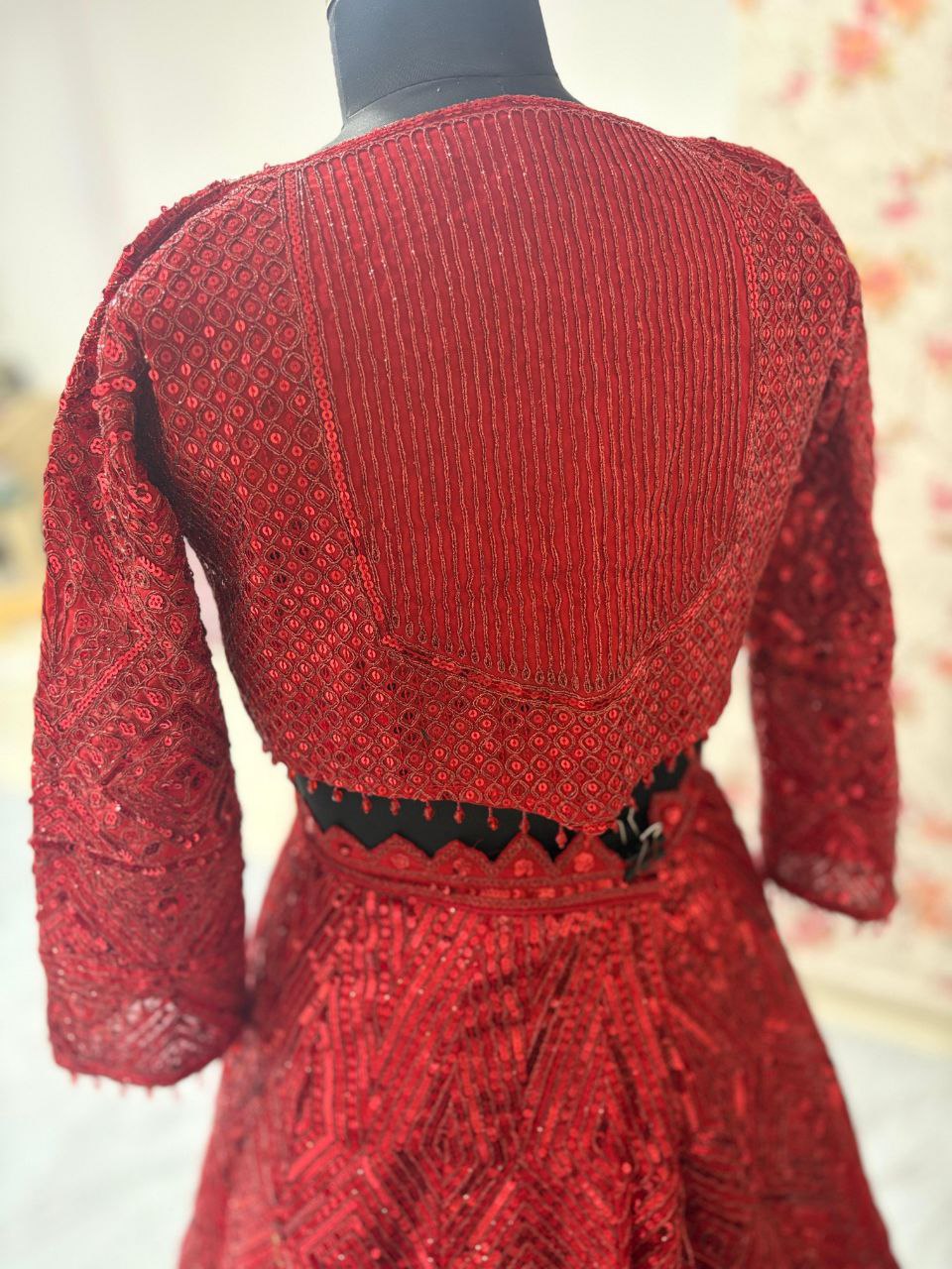 NEUES DREITEILIGES WESTERN-OUTFIT FÜR DIE TRENDIGE HOCHZEITSSAISON