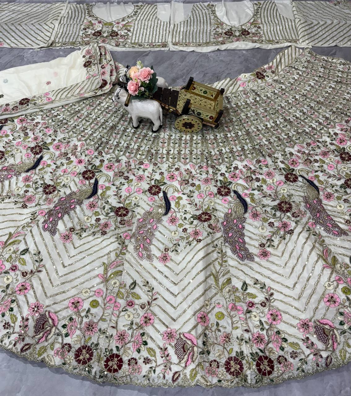 Einführung eines 4 Meter ausgestellten Coding Sequins Work Lehenga
