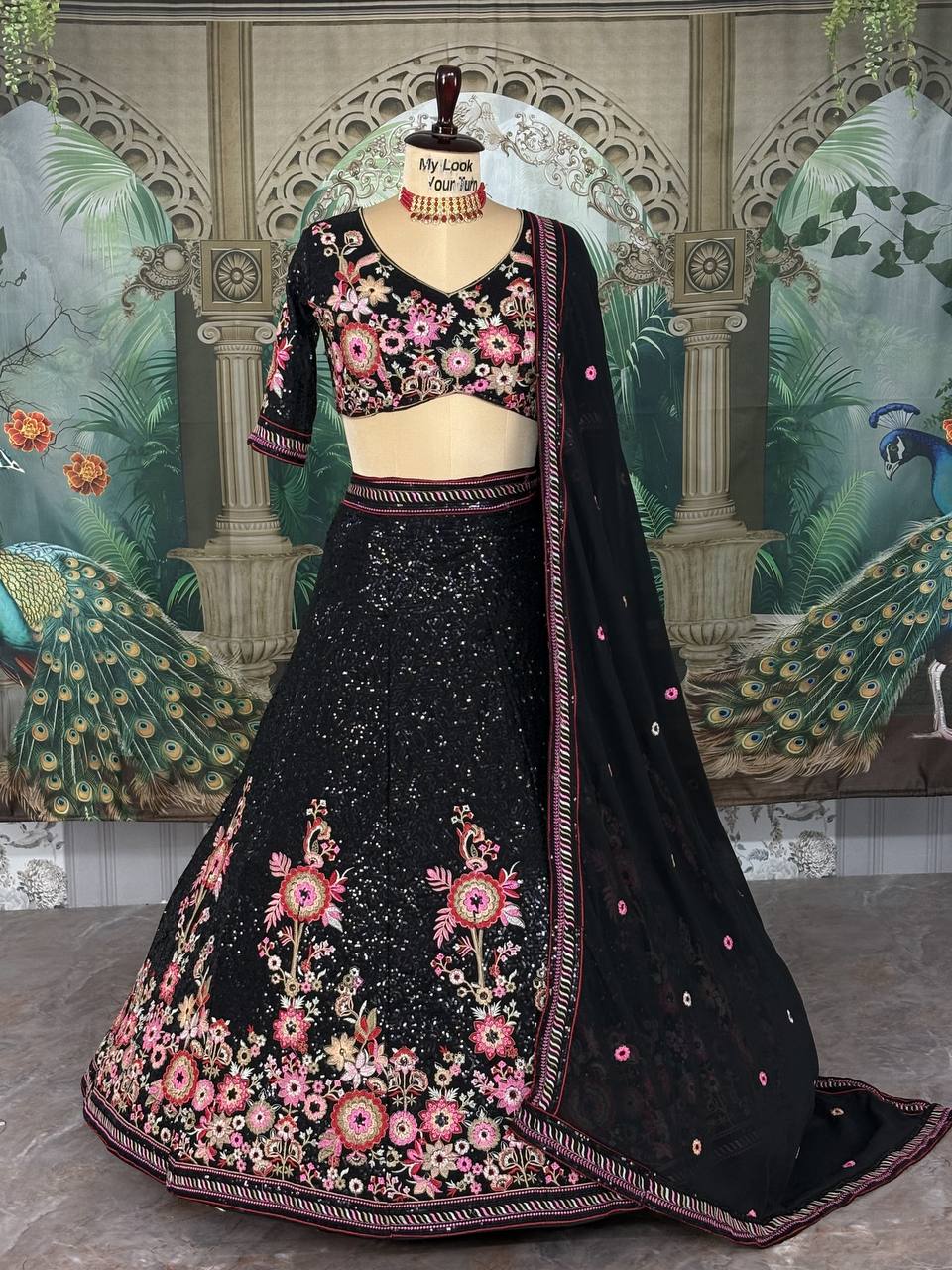 Einführung eines 4 Meter ausgestellten Coding Sequins Work Lehenga