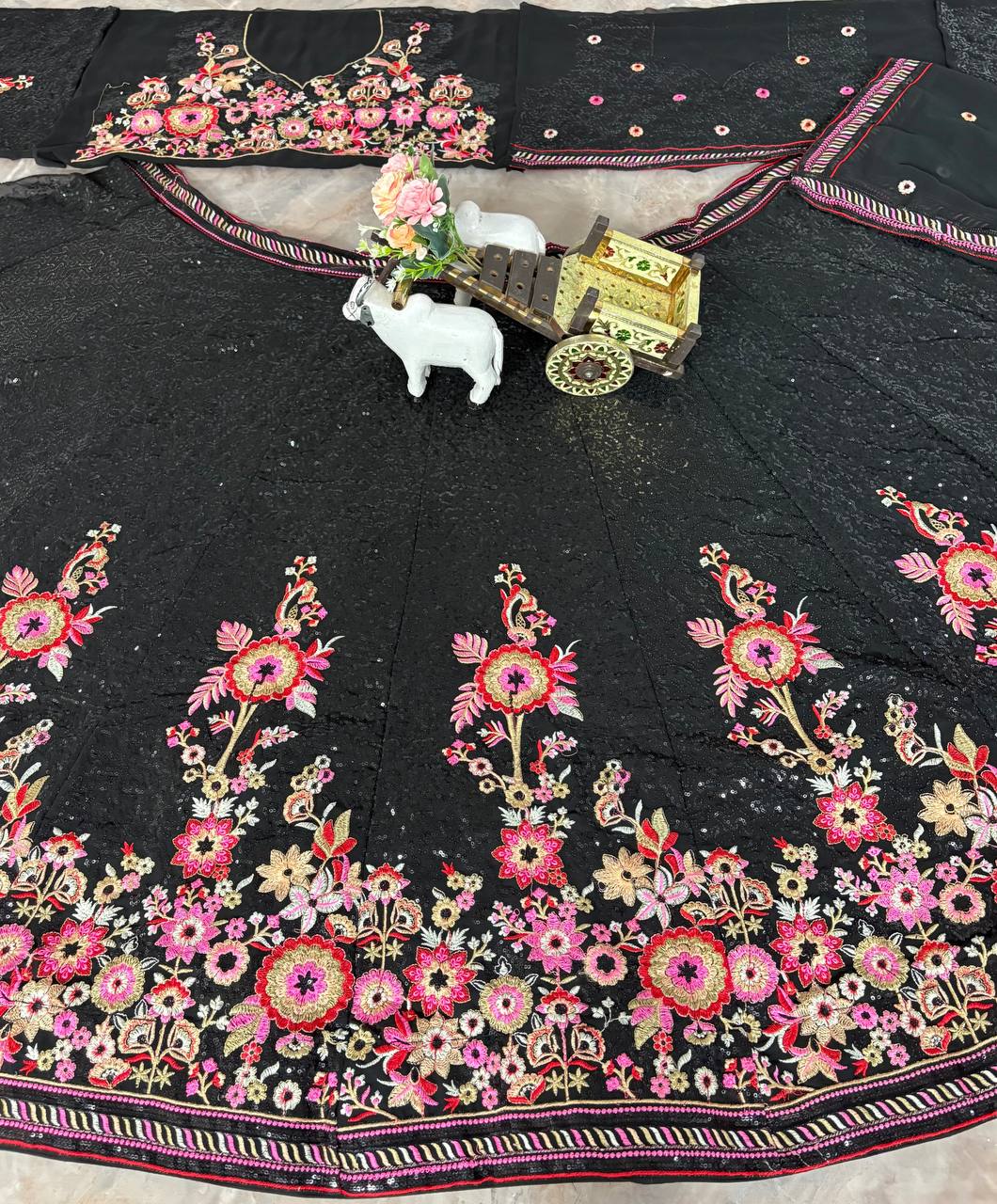 Einführung eines 4 Meter ausgestellten Coding Sequins Work Lehenga