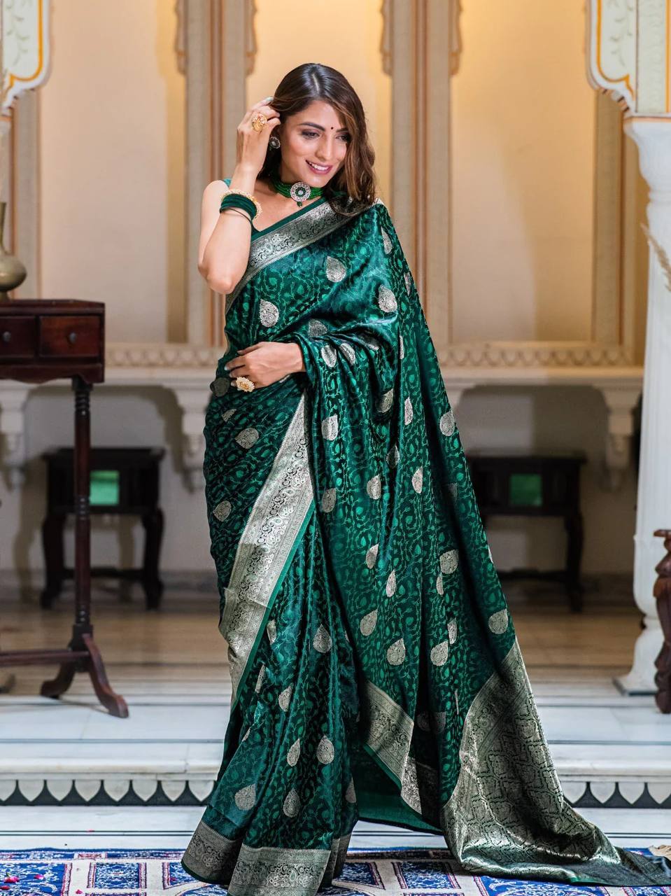 bordure jacquard zari avec doublure zari en sari complet