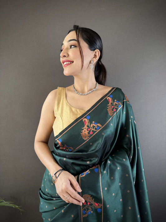 Vous recherchez quelqu'un pour ce magnifique sari de créateur de la même couleur