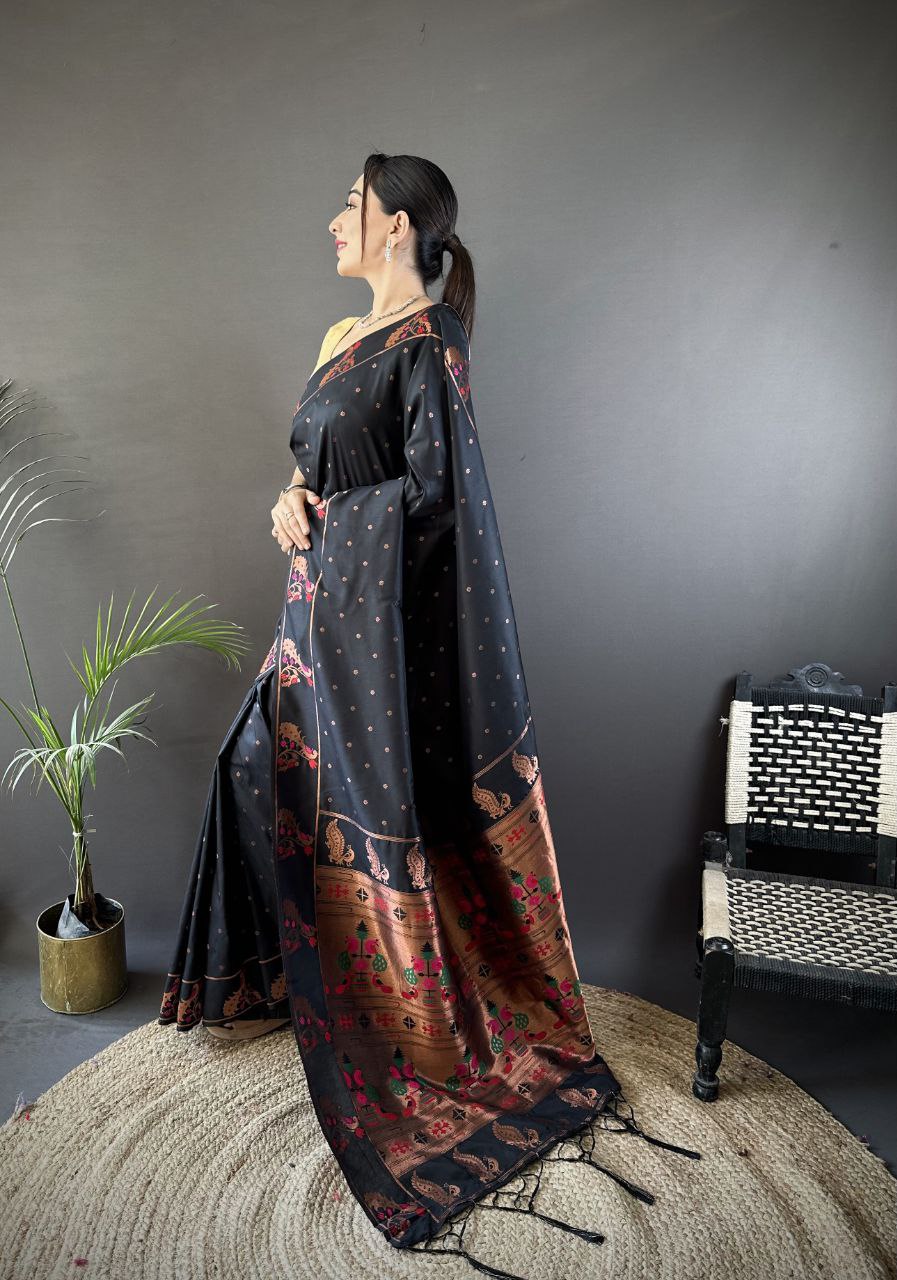 Vous recherchez quelqu'un pour ce magnifique sari de créateur de la même couleur