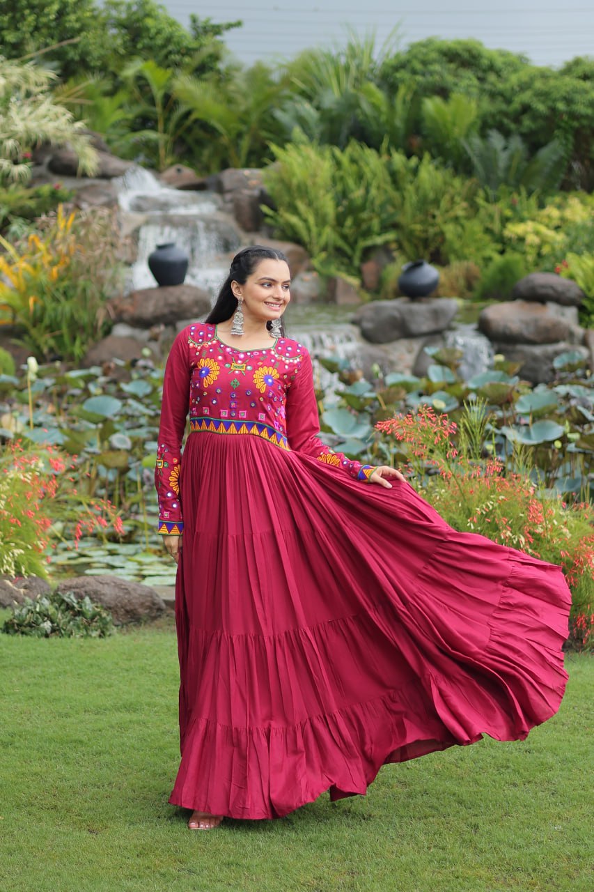 14 Kg Reyon With Kutchi Gamthi Work Gown