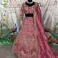 Sehen Sie umwerfend aus in diesem wunderschönen cremefarbenen Lehenga-Set