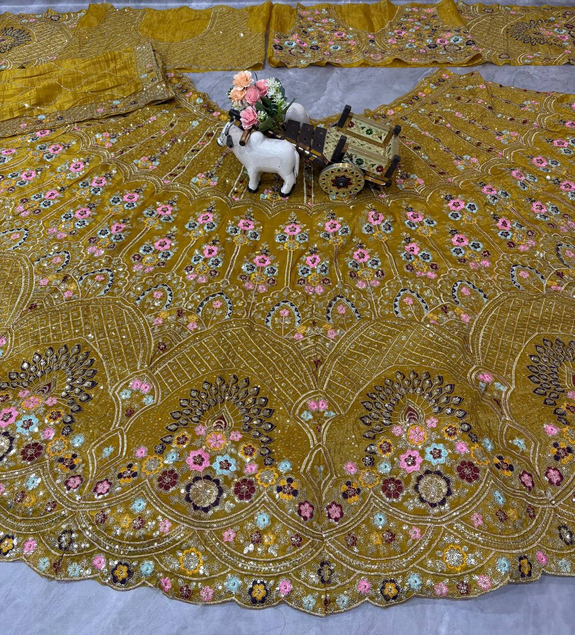 Sehen Sie umwerfend aus in diesem wunderschönen cremefarbenen Lehenga-Set