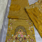 Sehen Sie umwerfend aus in diesem wunderschönen cremefarbenen Lehenga-Set