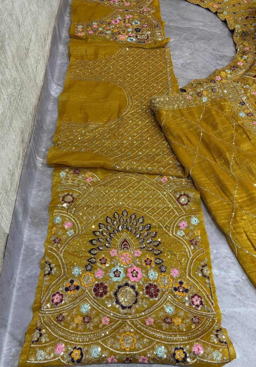 Sehen Sie umwerfend aus in diesem wunderschönen cremefarbenen Lehenga-Set