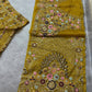 Sehen Sie umwerfend aus in diesem wunderschönen cremefarbenen Lehenga-Set