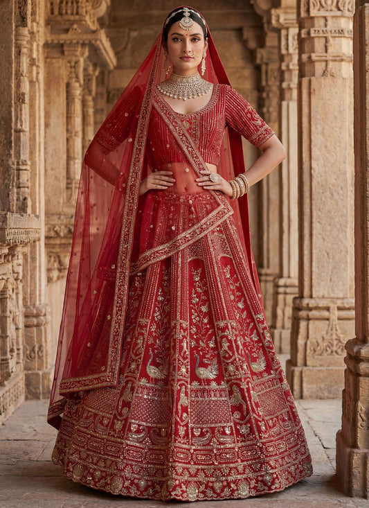 Sehen Sie umwerfend aus in diesem wunderschönen cremefarbenen Lehenga-Set