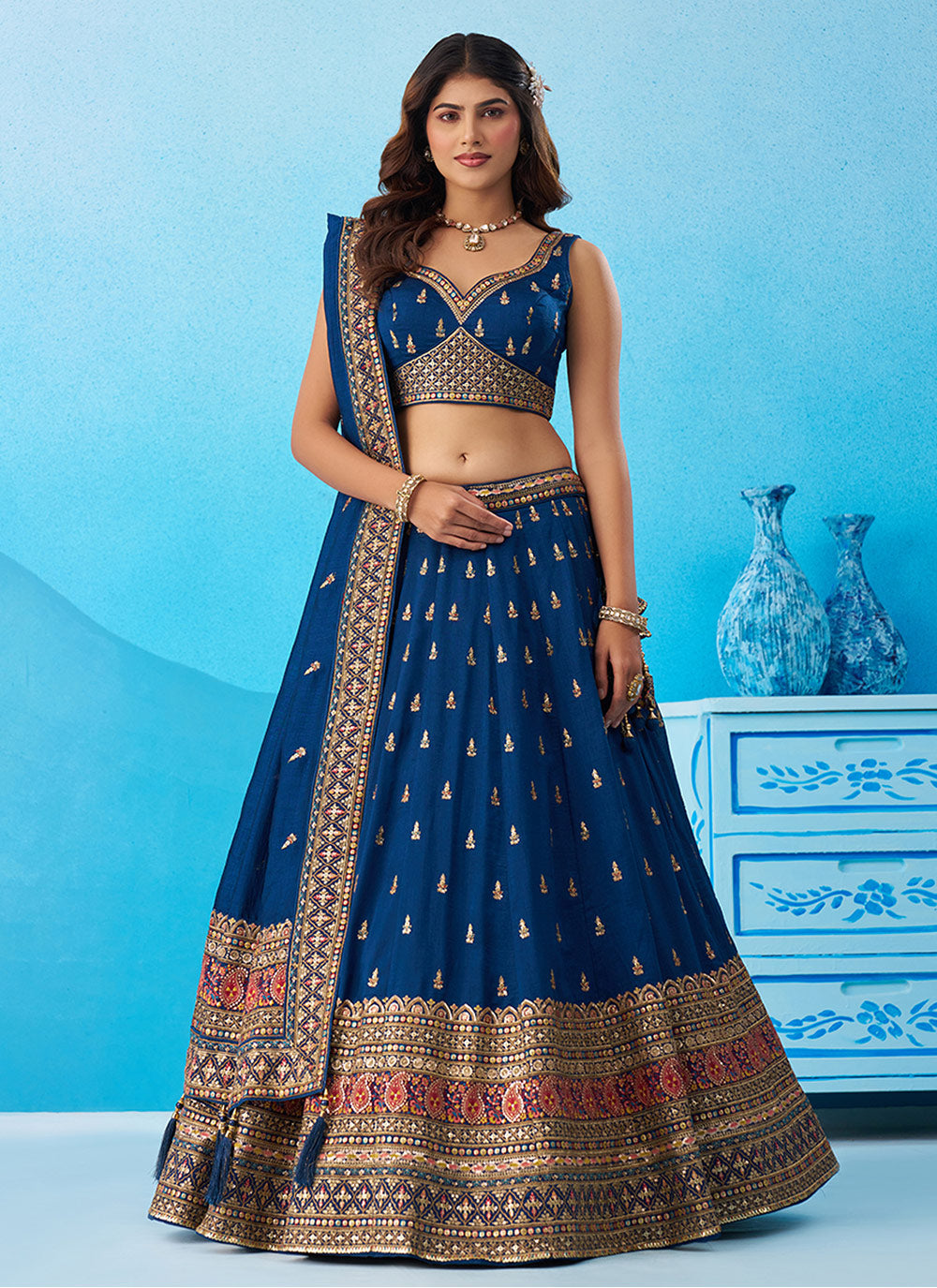 Sehen Sie umwerfend aus in diesem wunderschönen cremefarbenen Lehenga-Set
