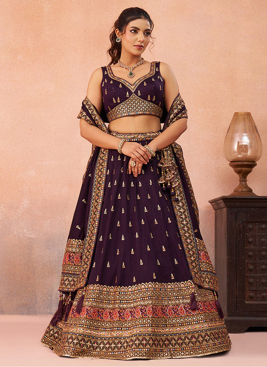 Sehen Sie umwerfend aus in diesem wunderschönen cremefarbenen Lehenga-Set