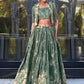 Sehen Sie umwerfend aus in diesem wunderschönen cremefarbenen Lehenga-Set