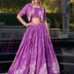Sehen Sie umwerfend aus in diesem wunderschönen cremefarbenen Lehenga-Set