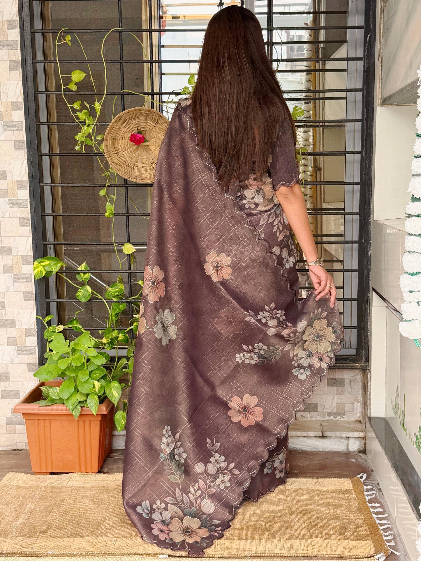 classy light weight Metalic colors saree