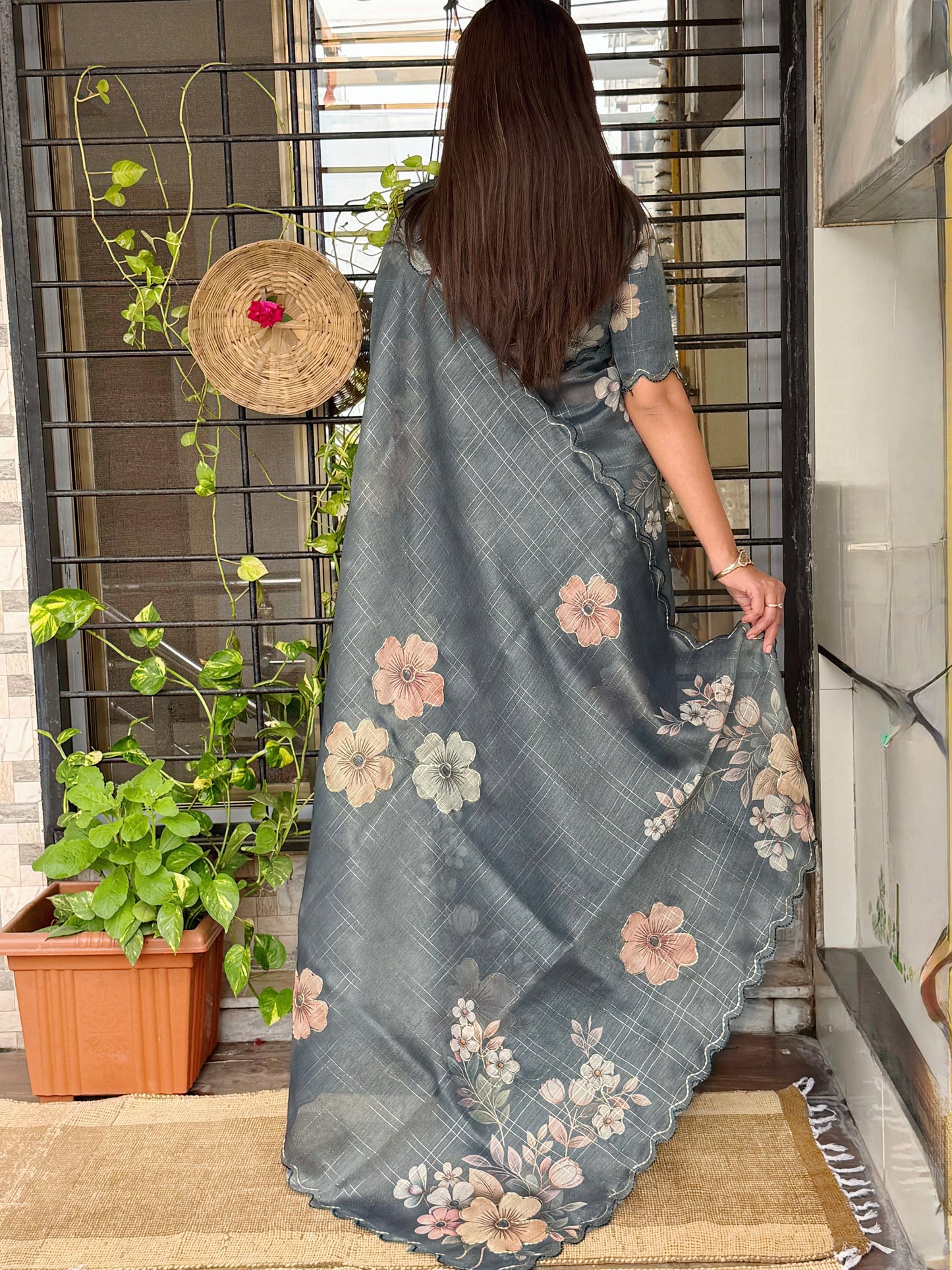 classy light weight Metalic colors saree