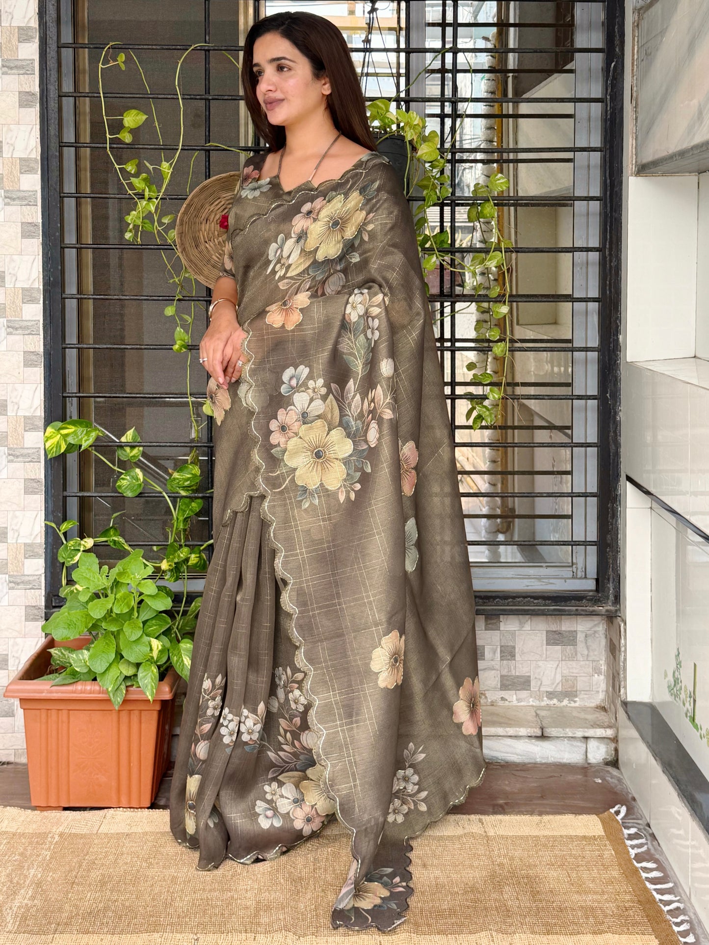 classy light weight Metalic colors saree