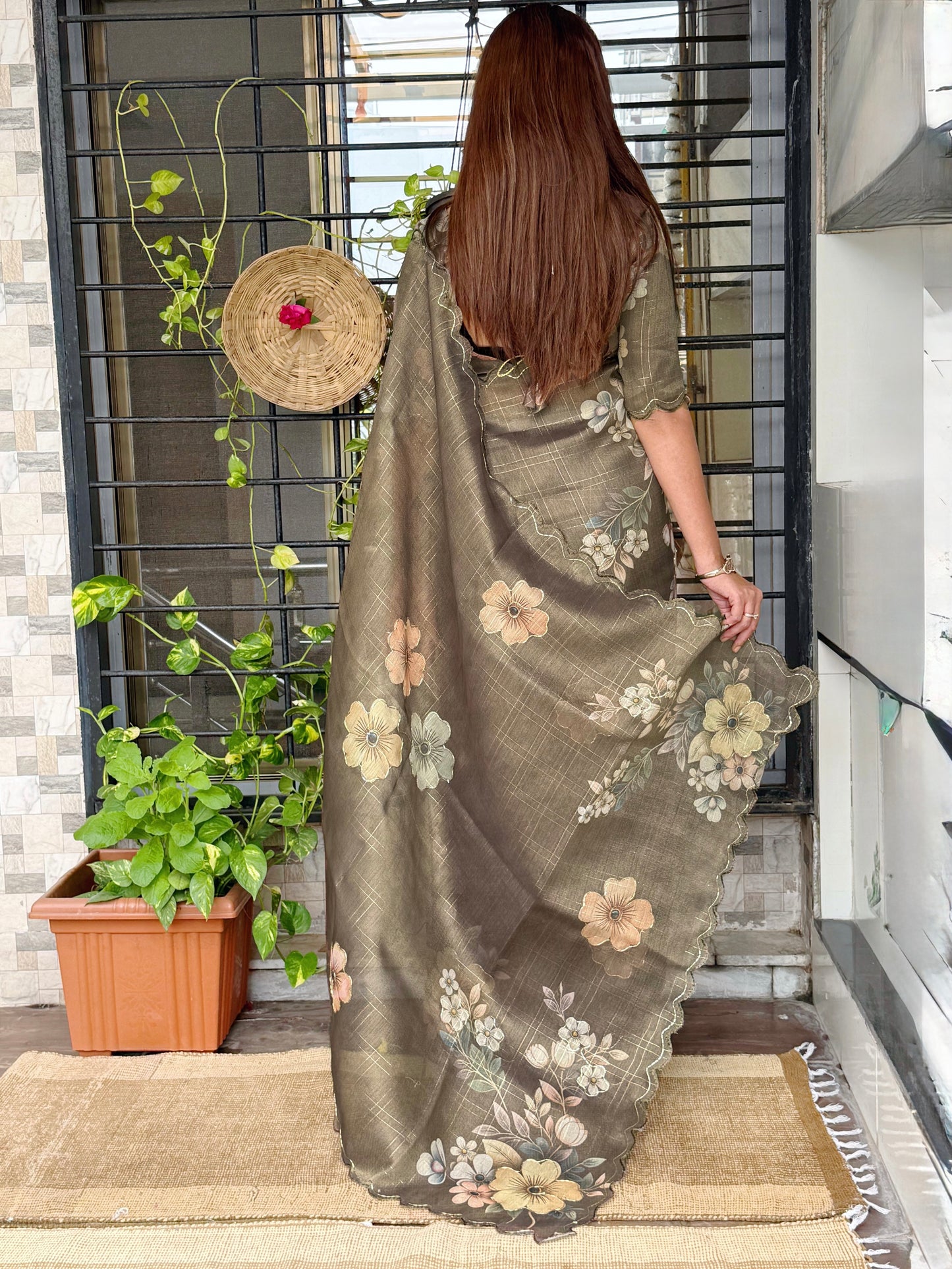 classy light weight Metalic colors saree