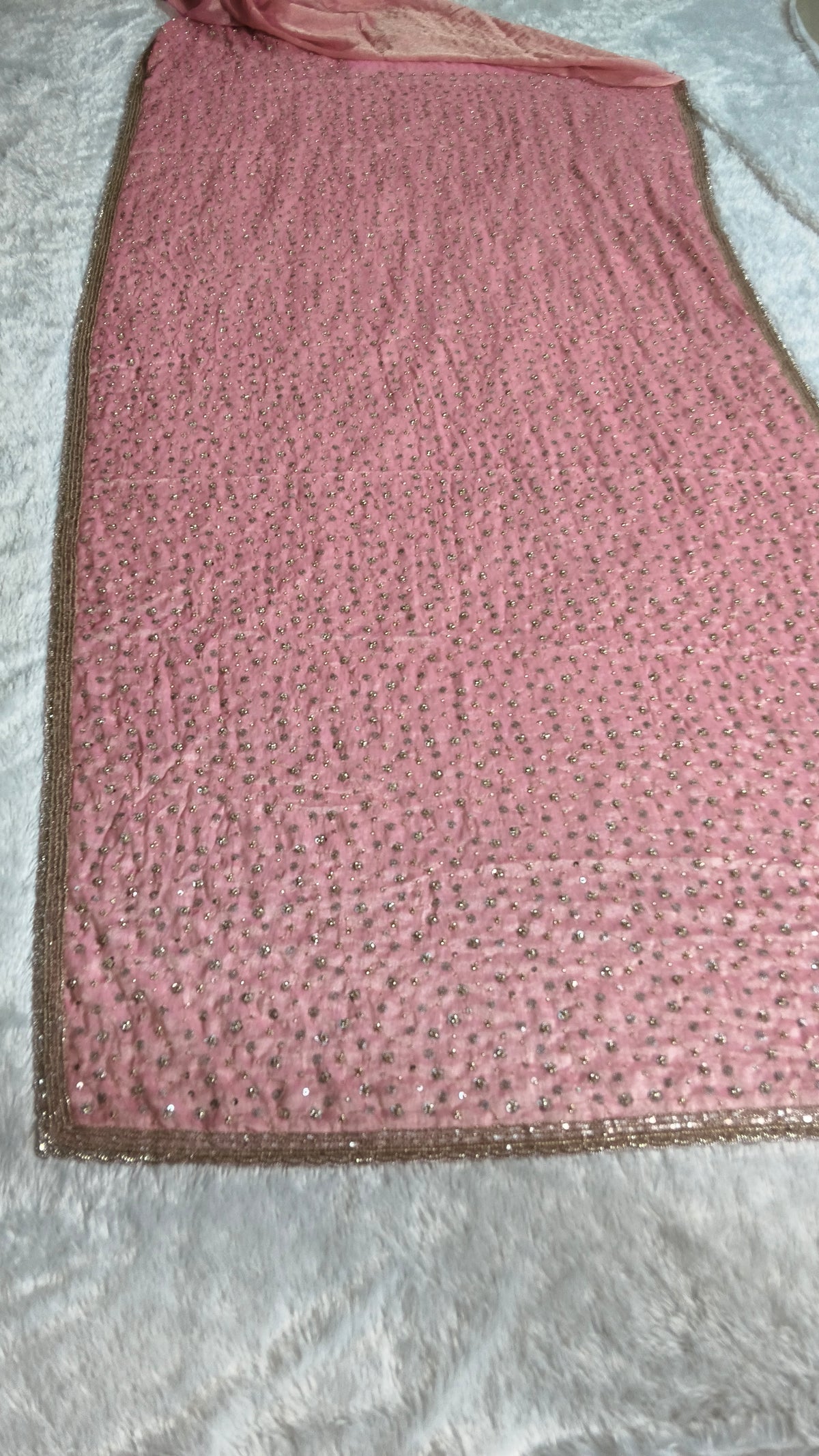 Suche jemanden für einen schönen Sari in der gleichen Farbe
