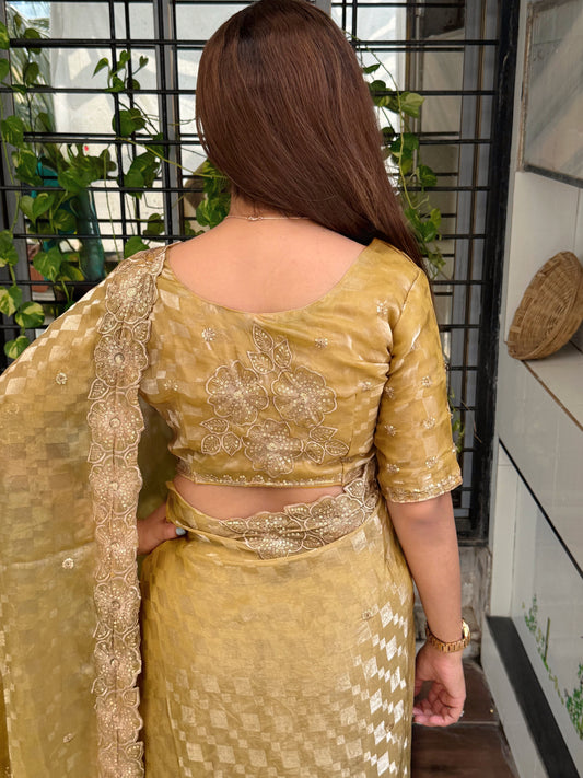 self jacquard weaving checks pattern saree