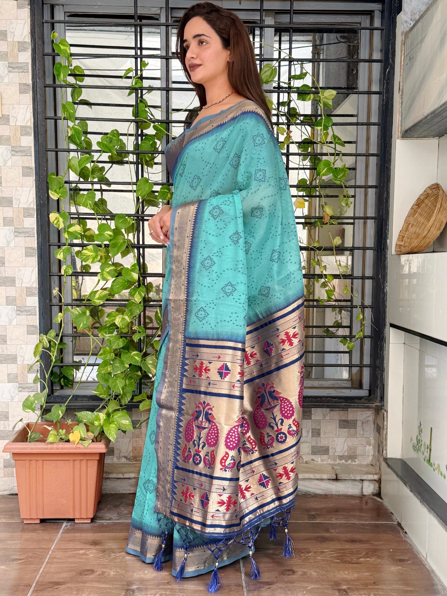 Contrast Thread weaving bandhej jacquard saree