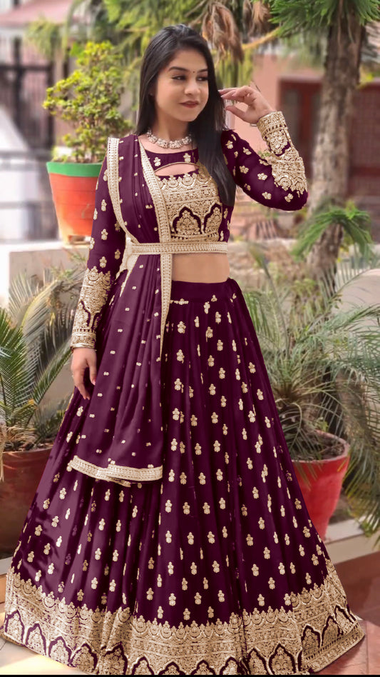 New Đěsigner Siqwans Lehenga Choli With Dupatt Set New