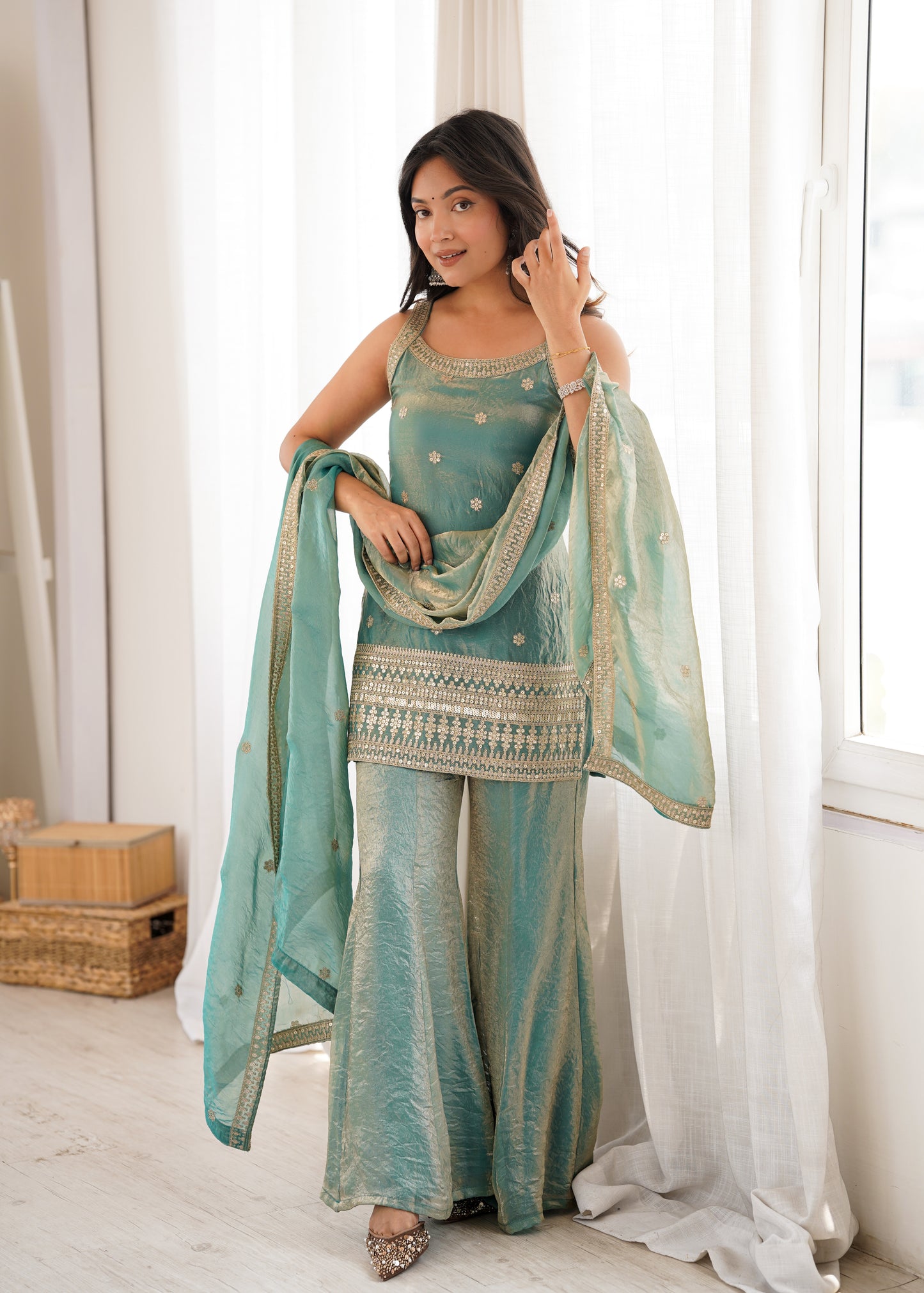 FRENDY SILK FABRIC WITH EMBROIDERY SEQUENCE DORI 3 PEACE