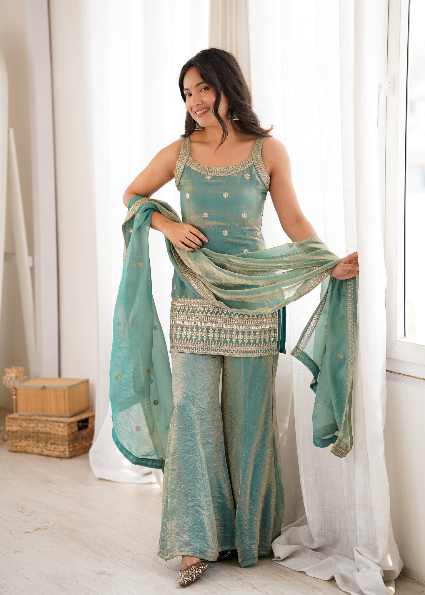 FRENDY SILK FABRIC WITH EMBROIDERY SEQUENCE DORI 3 PEACE