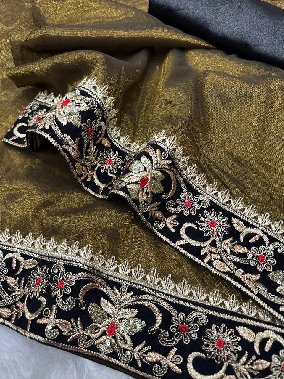Presenting some Bollywood designer saree collection