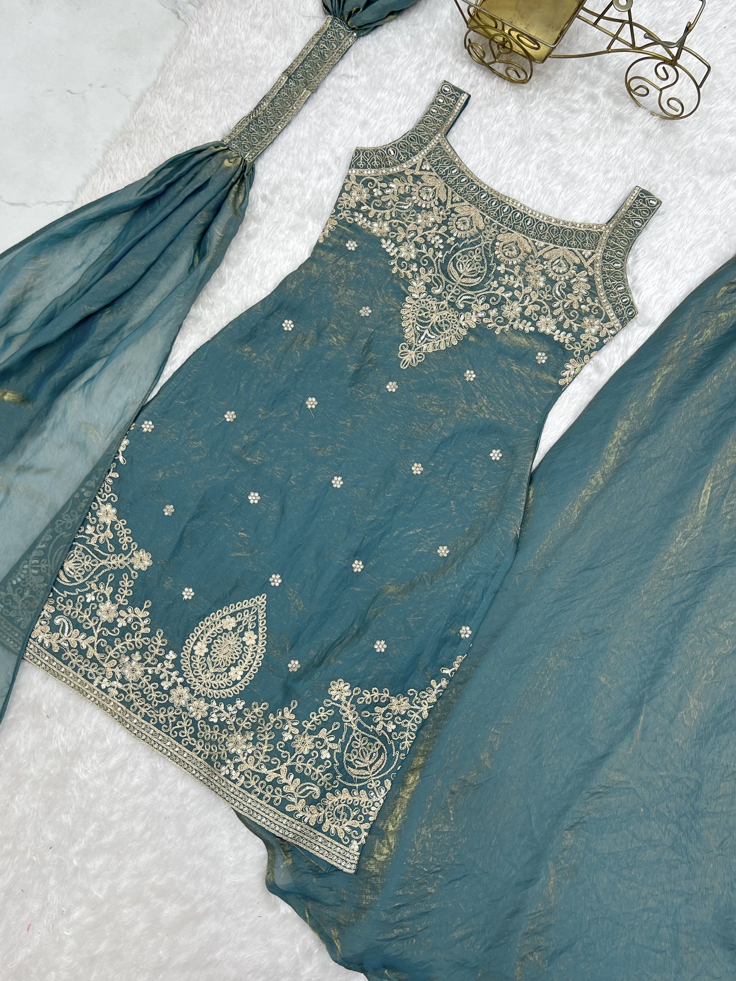 ENSEMBLE DE COSTUME ANARKALI PREMIUM PRÊT À ÊTRE FABRIQUÉ