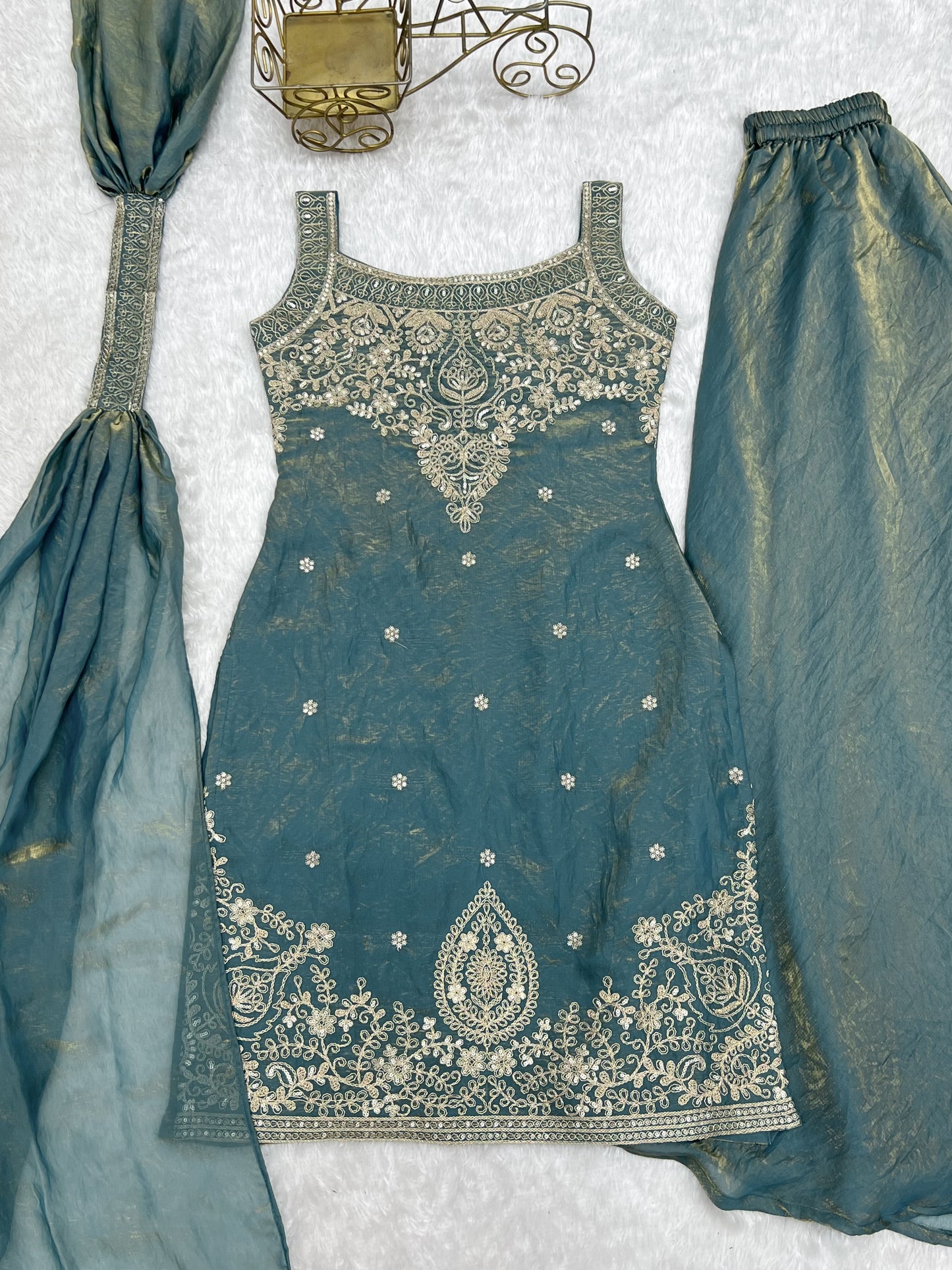 ENSEMBLE DE COSTUME ANARKALI PREMIUM PRÊT À ÊTRE FABRIQUÉ