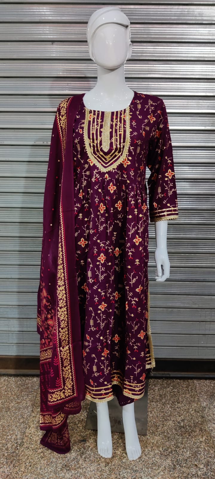 WINE COLOUR RAYON FABRIC Rayon Fabric Print Gotta Detailing Naira Cut With Pant With Full Dupatta Beautiful Printed💃