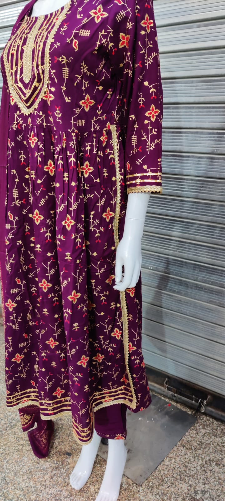 WINE COLOUR RAYON FABRIC Rayon Fabric Print Gotta Detailing Naira Cut With Pant With Full Dupatta Beautiful Printed💃