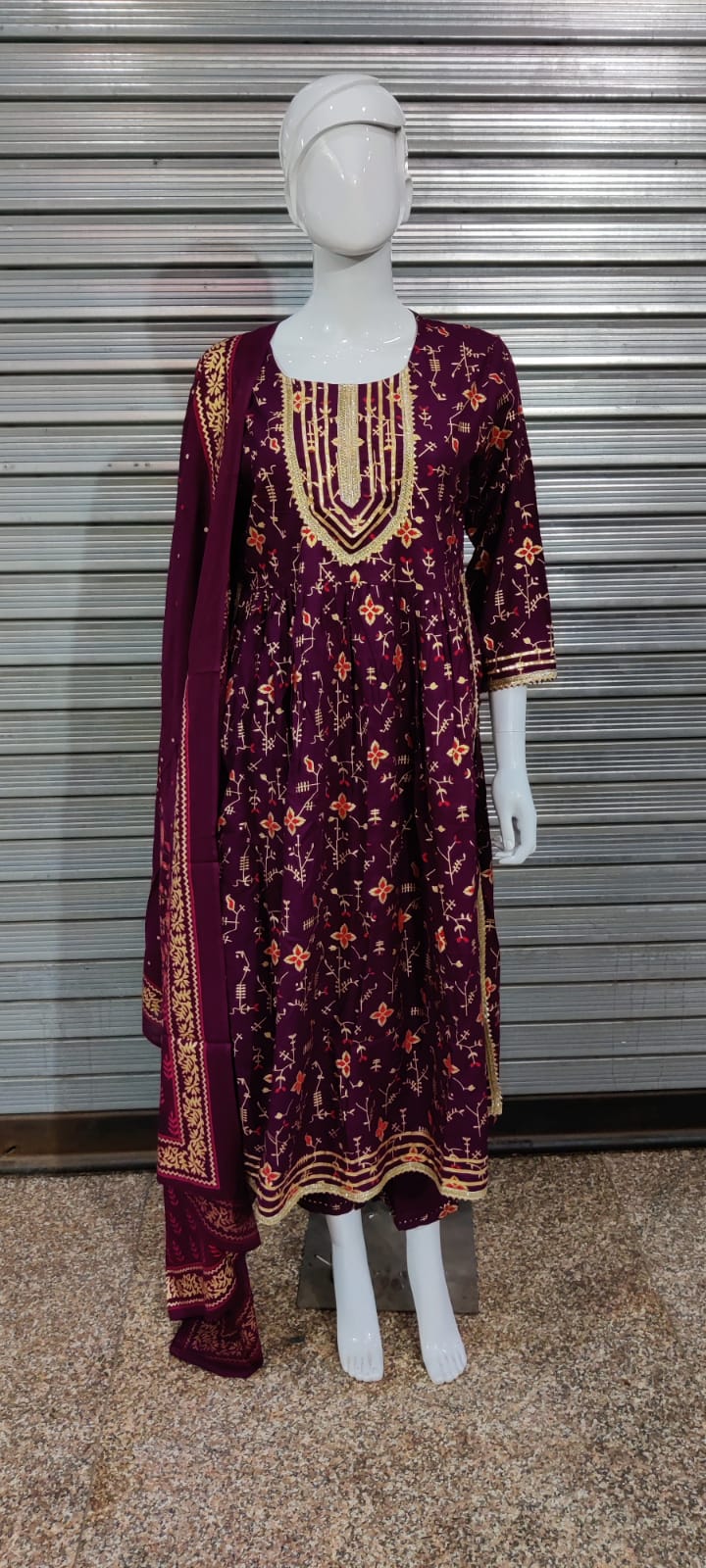 WINE COLOUR RAYON FABRIC Rayon Fabric Print Gotta Detailing Naira Cut With Pant With Full Dupatta Beautiful Printed💃