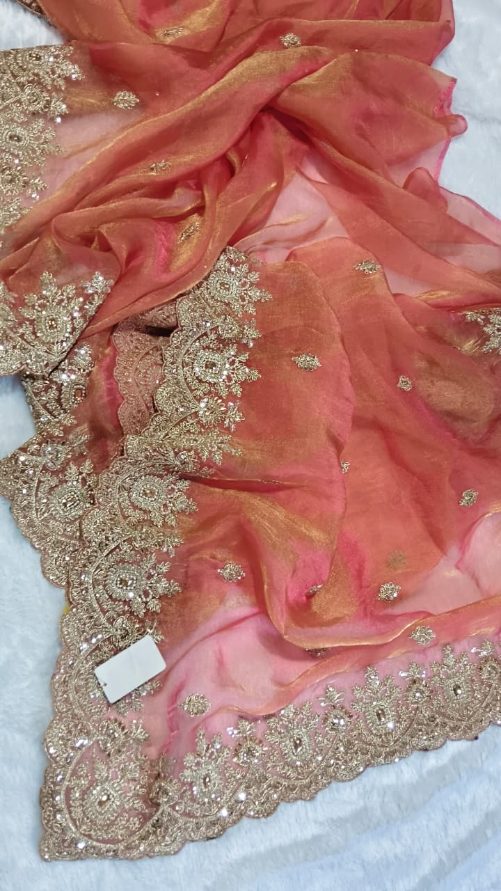 Suche jemanden für einen schönen Sari in der gleichen Farbe