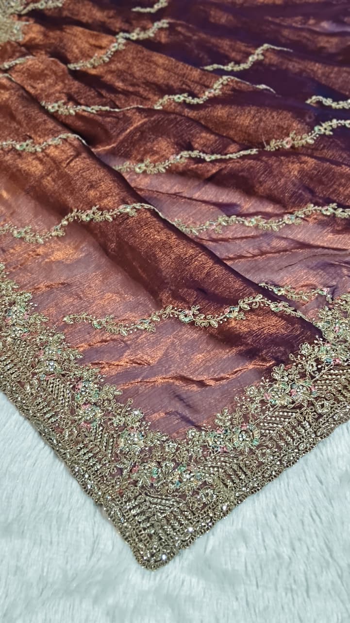 Suche jemanden für einen schönen Sari in der gleichen Farbe