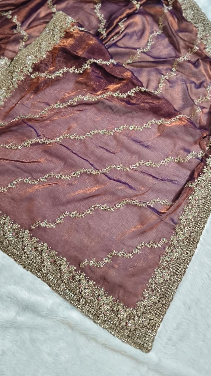 Suche jemanden für einen schönen Sari in der gleichen Farbe