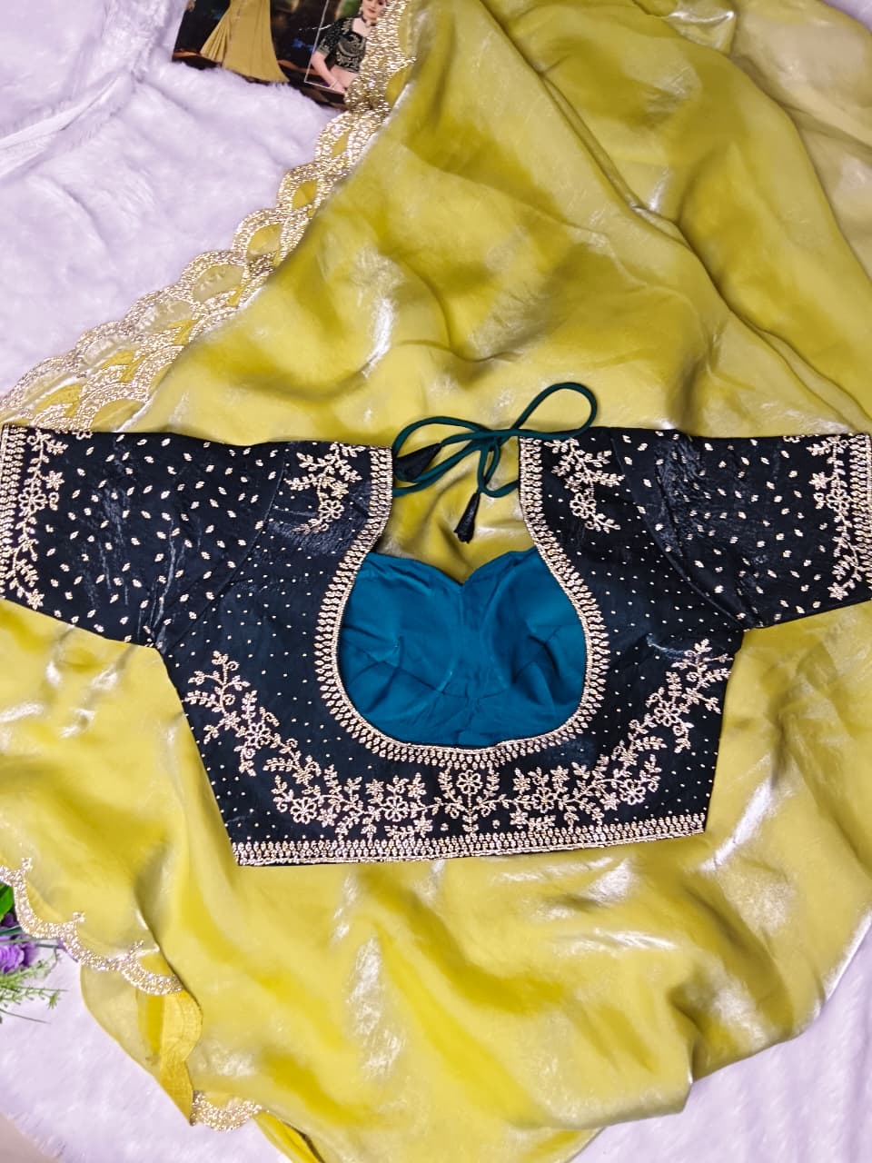 Suche jemanden für einen schönen Sari in der gleichen Farbe